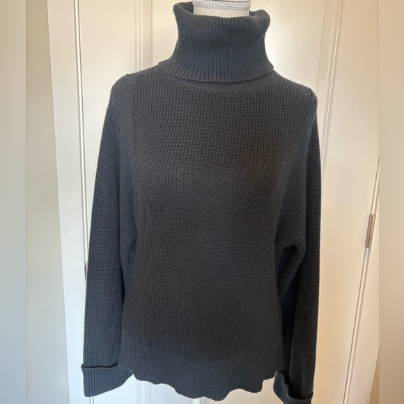 Gentle Fawn Sweaters - Gentle Fawn Ribbed Knit Turtleneck Sweater Relaxed Fit Deep Navy High size Small